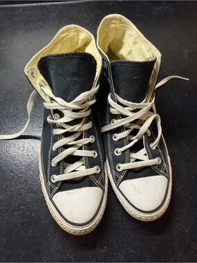 Black Chuck Taylor Converse W11/M9